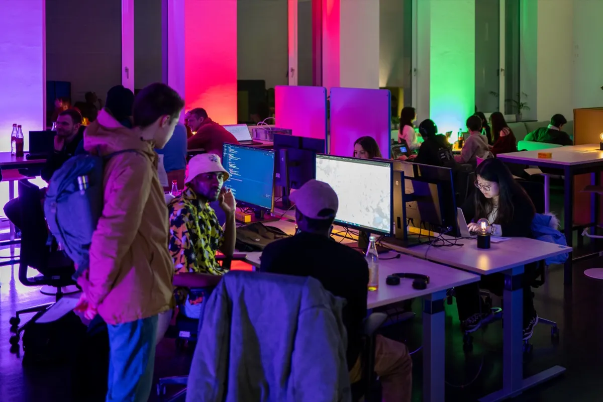 Event mit bunter Beleuchtung an der WIAI