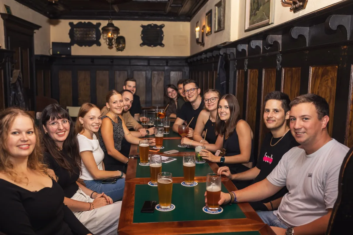 Studierende beim gemeinsamen Abend